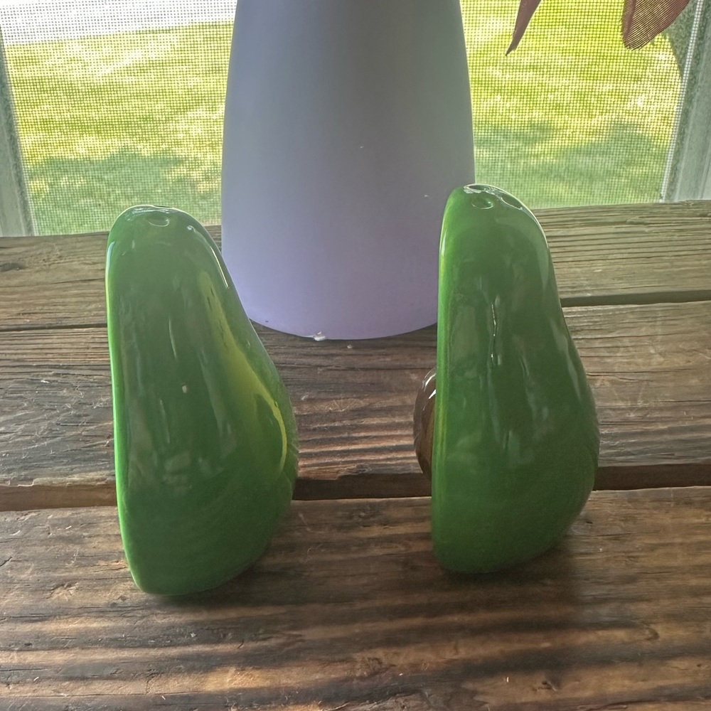 Avocado Salt and Pepper Shaker Set - Picture 4 of 5